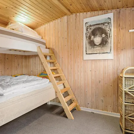 2 Bedroom Front In אוטרופ