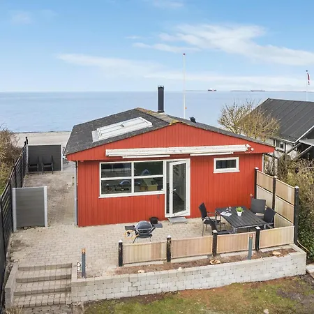 2 Bedroom Front In אוטרופ